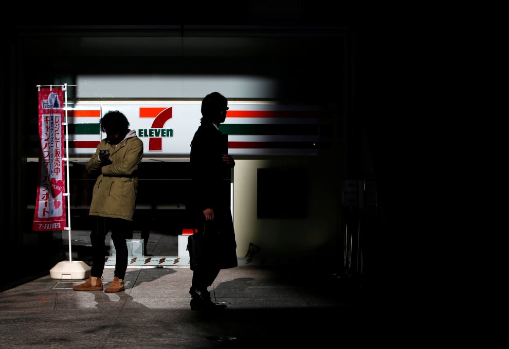 日本7-11進軍外送！2萬間門市拚30分鐘到貨，為何敢挑戰亞馬遜、樂天 